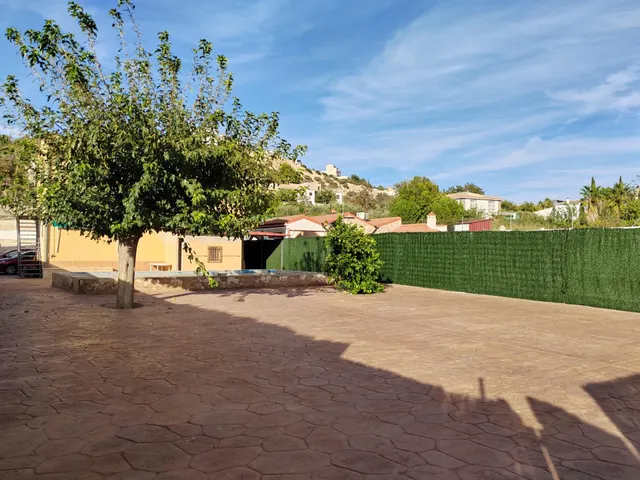 SE VENDE CHALET EN ZONA ANTIGUA CARRETERA DE GRANADA — 15