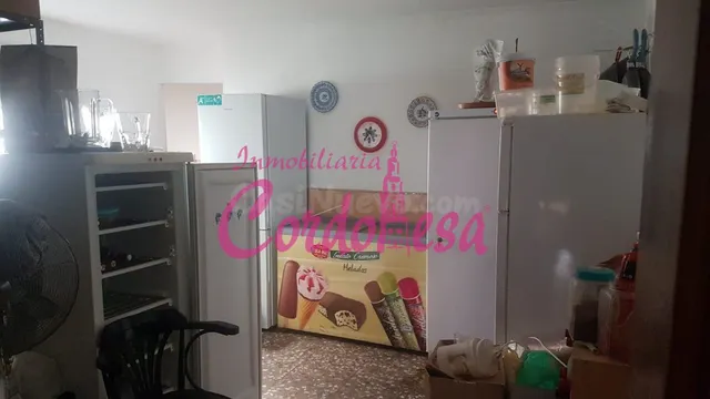 CASA INDEPENDIENTE A 5 MINUTOS DEL AYUNTAMIENTO!!! — 5