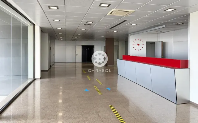 Exclusiva nave industrial tipo c con edificio corporativo junto a zona franca y fira de Barcelona. — 12