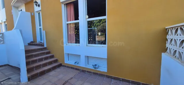 Dúplex con terraza, dos plazas de garaje y trastero en Playa - foto 3