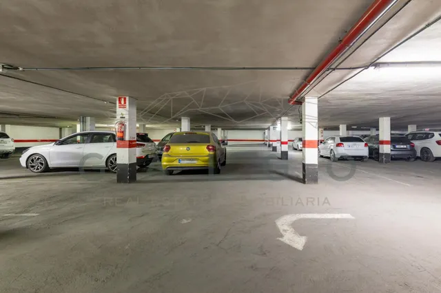 Comprar piso reformado con garaje junto a Plaza Xúquer — 48