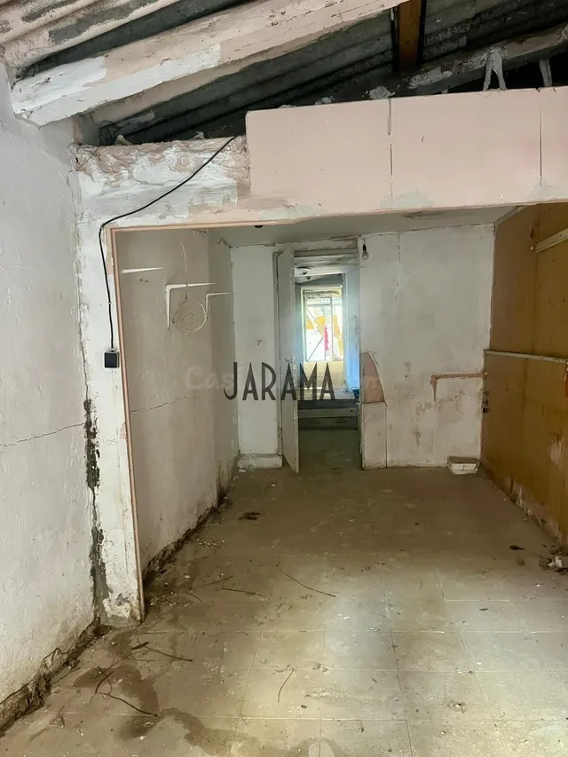 Local céntrico en Tudela para reformar. — 5