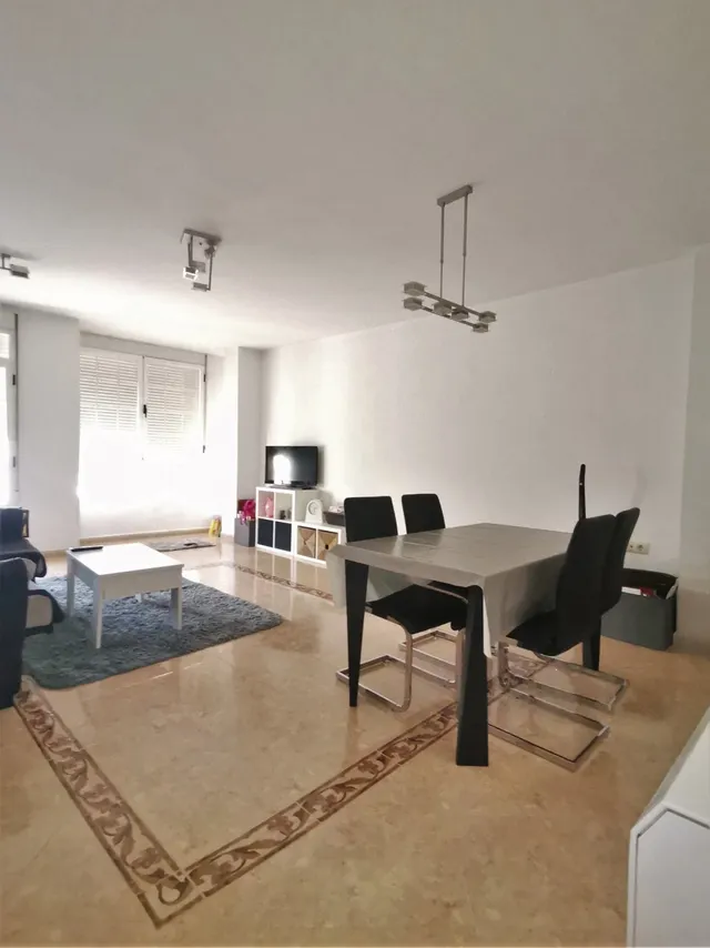 SE VENDE CASA EN PLENO CENTRO DE LOS VILLARES — 27