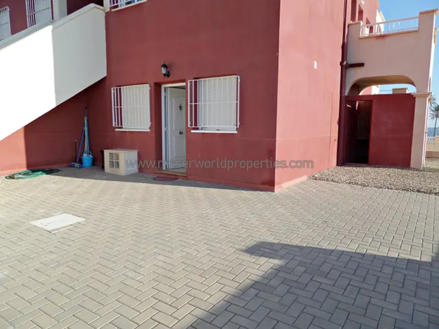 PLANTA BAJA CON AMPLIA TERRAZA  Y VISTAS AL MAR — 22