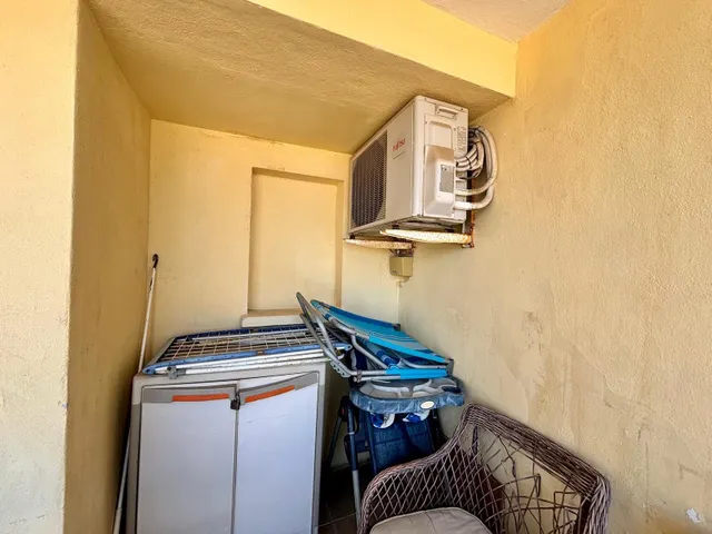 Apartamento en primera línea de playa de Gandia en residencial con piscina comunitaria, garaje y trastero. — 41