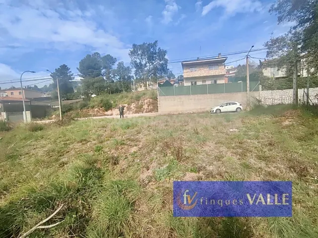 TERRENO POLANO EN URBANIZACIÓN - foto 5