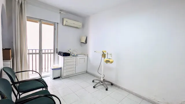 PISO EN EL CENTRO DE FUENGIROLA CON 4 DORMITORIOS APTO PARA CLÍNICA DENTAL — 16