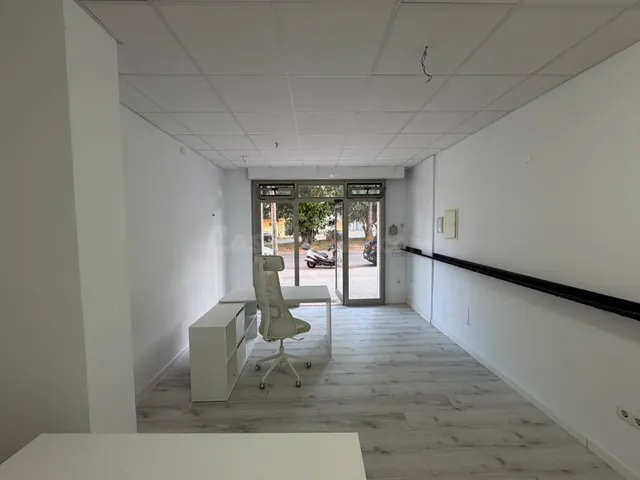 LOCAL COMERCIAL EN ALQUILER EN AVENIDA PINS, FRENTE AL JARDÍ - foto 5