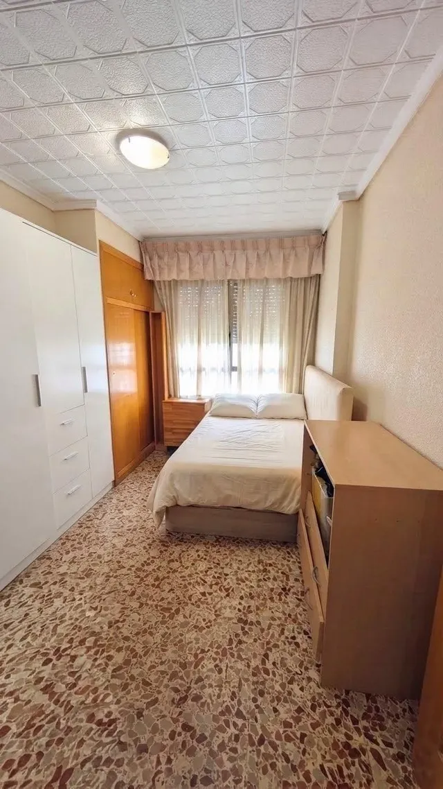 ¡GRAN VIVIENDA DE ESQUINA, 150 M2, 4 DORMITORIOS DOBLES, TOTALMENTE EXTERIOR, EN ZONA POETA MIGUEL HERNANDEZ! — 18