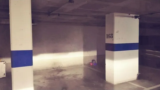 PLAZA de PARKING AMPLIA en c SANTA EULÀLIA 182 — 6