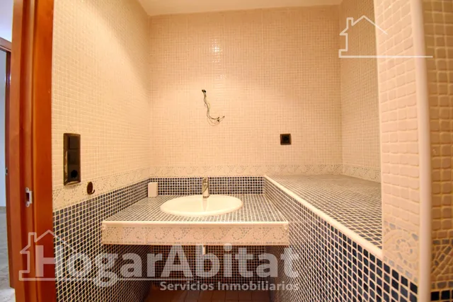Espacio familiar y comodidad absoluta en este piso totalmente exterior con garaje privado cerrado — 40