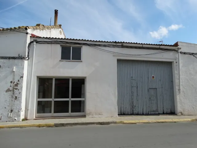 AMPLIO GARAJE EN ALQUILER EN SANT JAUME D'ENVEJA — 12