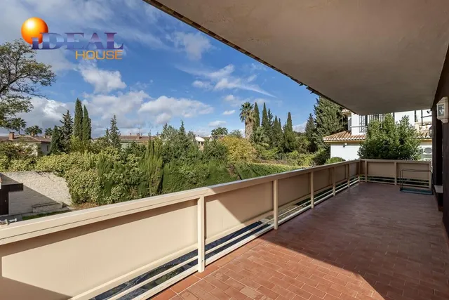 Gran casa con parcela y piscina en Cájar — 7