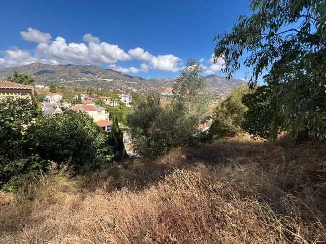 Parcela con Proyecto y Licencia: Villa de Diseño con Vistas Panorámicas al Mar y la Sierra de Mijas — 9
