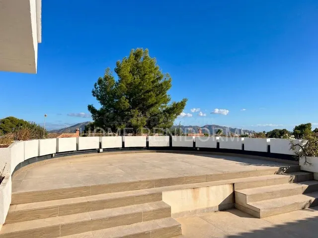 CHALET INDEPENDIENTE COMPLETAMENTE REFORMADO CON PISCINA, GARAJE Y VISTAS DESPEJADAS — 2