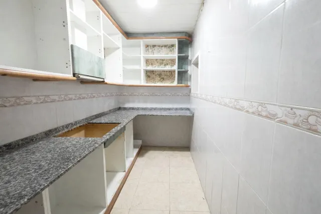 SE VENDE CASA ADOSADA EN TERRASSA, ZONA POBLE NOU - foto 2