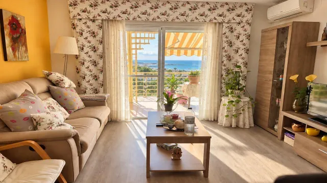 Impresionante Apartamento Reformado en Cunit con Vistas al Mar — 18