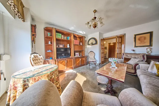 Residencia exclusiva en Paseo del Salón con vistas despejadas — 32