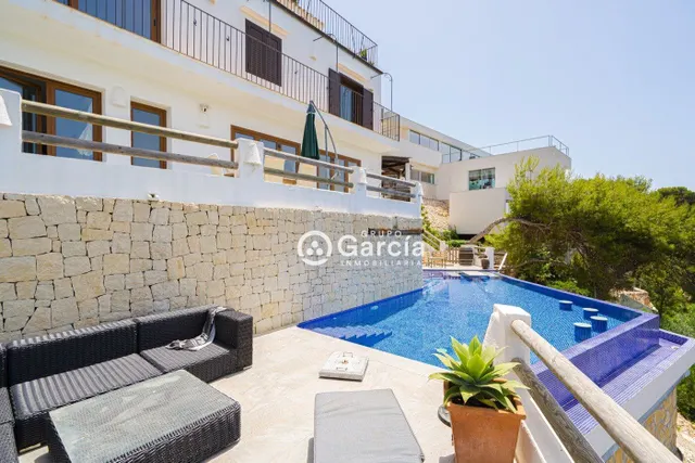 Villa en primera línea en venta en Jávea con increíbles vistas — 28