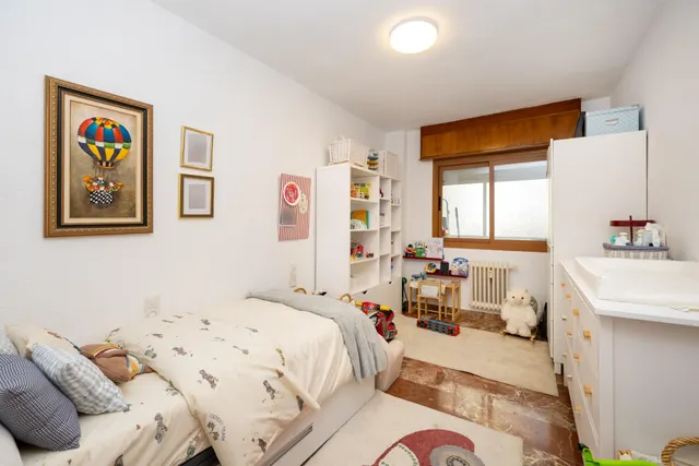 Piso y cochera en venta junto Acera de Darro. — 34