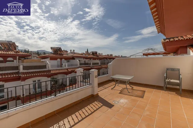 Adosada con 4 dormitorios, amplias terrazas y vistas a Granada y sierra nevada — 41