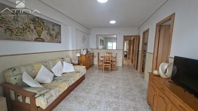 Apartamento en venta en primera línea de la Playa de Bellreg - foto 3
