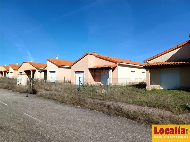 Obra parada en Rioseras, Burgos - foto 3