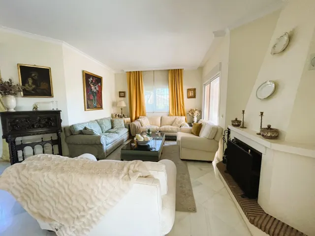 Villa en venta en Nueva Andalucía, Marbella, con vistas al mar y cerca de Puerto Banús — 20