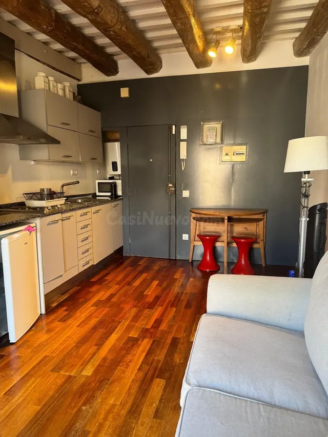 Oportunidad Única en El Raval: Acogedor Piso - foto 2