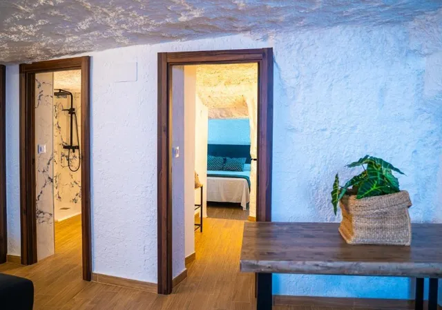 Complejo rural de 4 alojamientos dedicado a alquiler vacacional en Alcalá del Júcar: una joya para inversores — 11