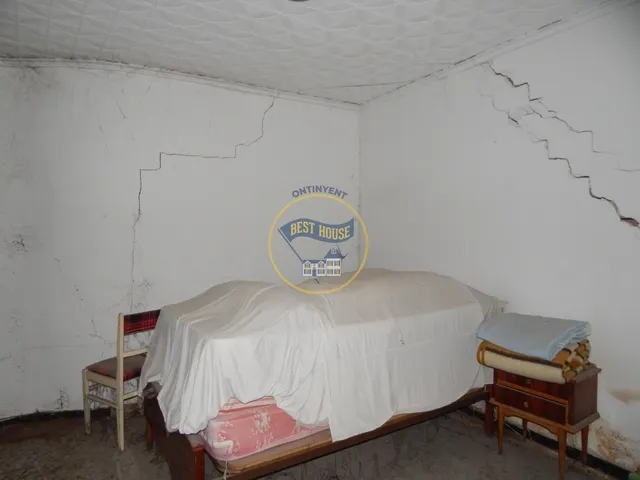 EDIFICIO A REFORMAR EN COCENTAINA. — 4