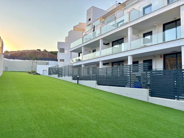 Moderno Apartamento en Fuengirola con Vistas y Amplias Zonas Comunes por €310,000 — 6