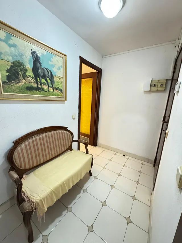 PISO DE 4 habitaciones Y DOS BAÑOS EN LA CALLE CALABRIA CERCA DEL SAGRADO CORAZÓN — 37
