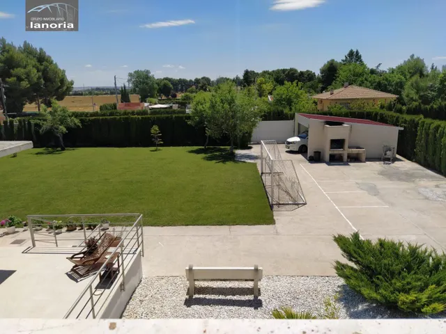 Grupo la Noria Vende Chalet Urbano de 370m2 a pocos km de Albacete. — 39