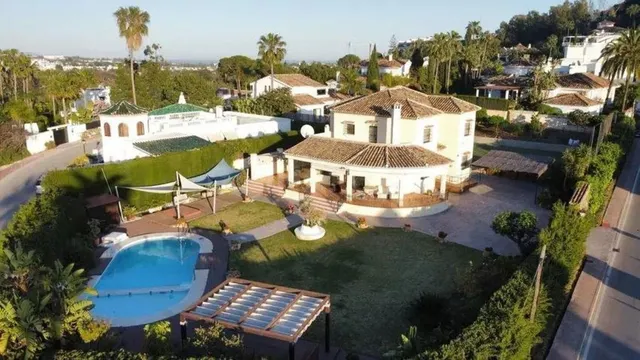 Chalet 6 habitaciones 300m² en venta - Marbella - foto 2