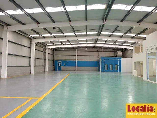 Venta de nave con oficinas y extensa campa, Bezana - foto 5