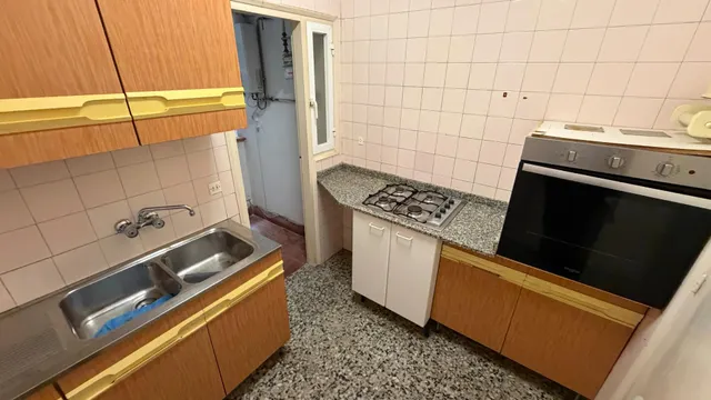 PISO EN LES CORTS — 15