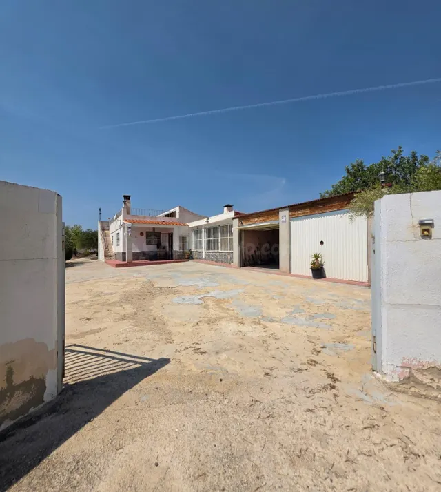 Finca rústica con gran chalet, piscina y vistas al mar a poc - foto 3