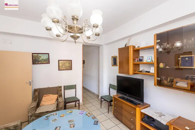 Piso para reformar junto a Plaza Einstein – 3 dormitorios y vistas despejadas — 7