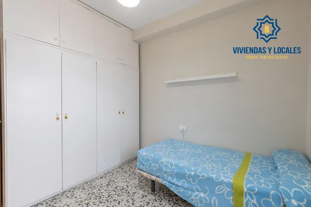 Piso de 3 dormitorios en calle milán, zaidín | muy luminoso y con gran potencial — 17