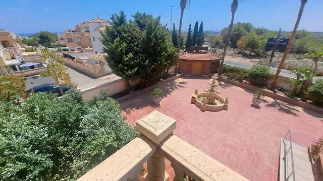RESTAURANTE EN CABO ROIG. CON 871 M2. — 10