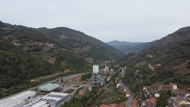 Piso con vistas a la montaña, al mejor precio en buen estado en Aller — 27