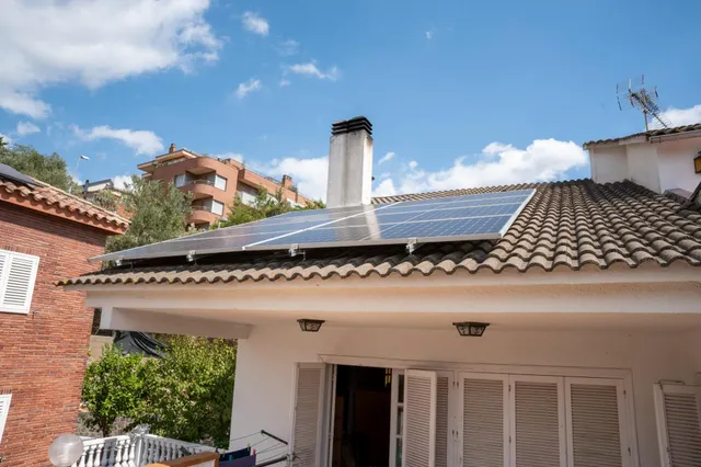 SE VENDE CASA INDEPENDIENTE CON PISCINA CON VISTAS EN CORBERA DE LLOBREGAT BARCELONA — 17