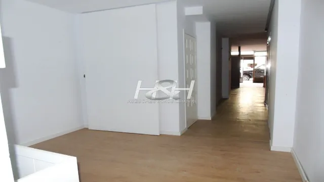 Local espacioso junto al Empalme. / HH Asesores, Inmobiliaria en Burjassot/ — 9