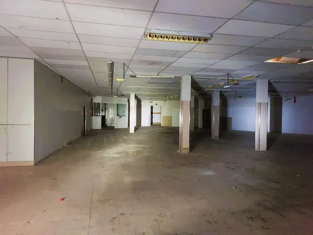 OPORTUNIDAD PARA INVERSORES Y CADENAS: MACROLOCAL DE 864 M2 UTILIDAD REAL EN LA AV. DE SANTIAGO (OURENSE) — 7
