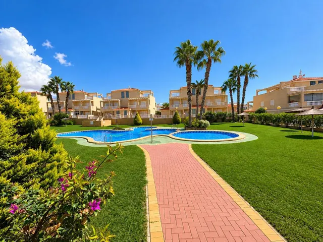 Vivienda con amplio solárium privado en Zeniamar VI – Orihuela Costa — 40