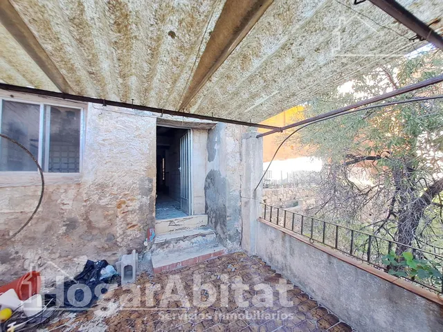AMPLIA CASA CON 2 TERRAZAS PARA REFORMAR EN EL CENTRO — 22