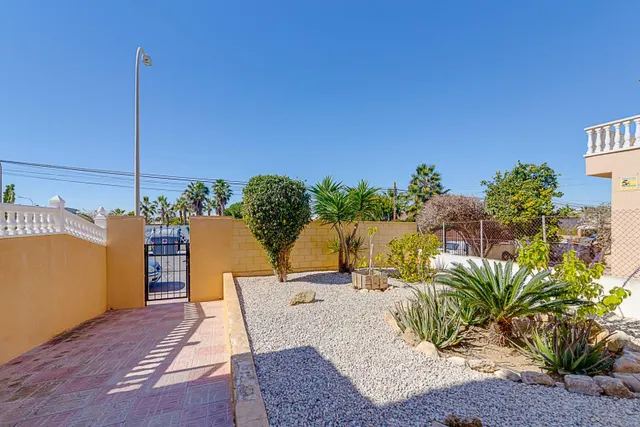 Impresionante bungalow de planta alta con solarium privado – El Chaparral, Torrevieja — 28