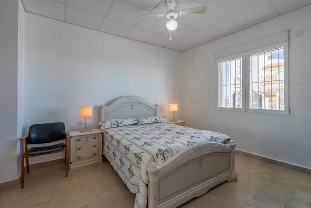Villa 4 habitaciones 264m² en venta - Cucarres — 33