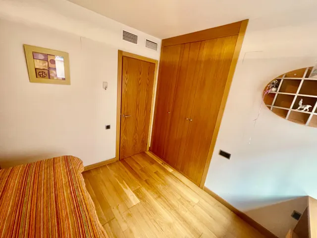 Muy buen piso de 4 Dorm. en Av. Oscar Espla — 24